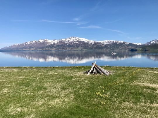 Calm seas in Eyjafjörður near the town of Akureyri on May 17th, 2025. In the town of Akureyri which has more than 100 years of temperature measurements the average for the first 22 days of May 2025 is 10.9°C - by far the warmest on record for this period. (Photo: IMO/Haukur Haraldsson)